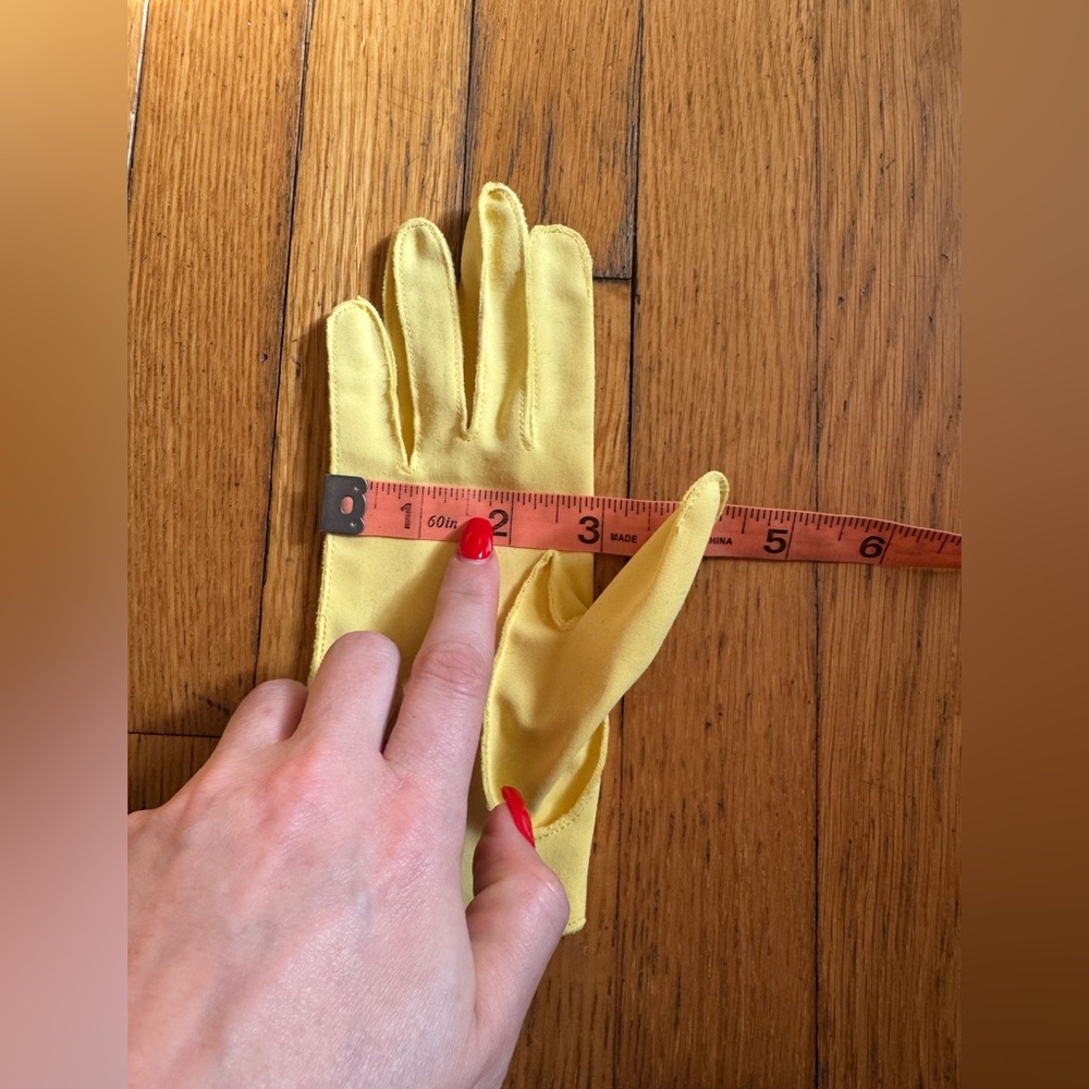 50s-60s Vintage Yellow Short Gloves - Picture 5 of 6